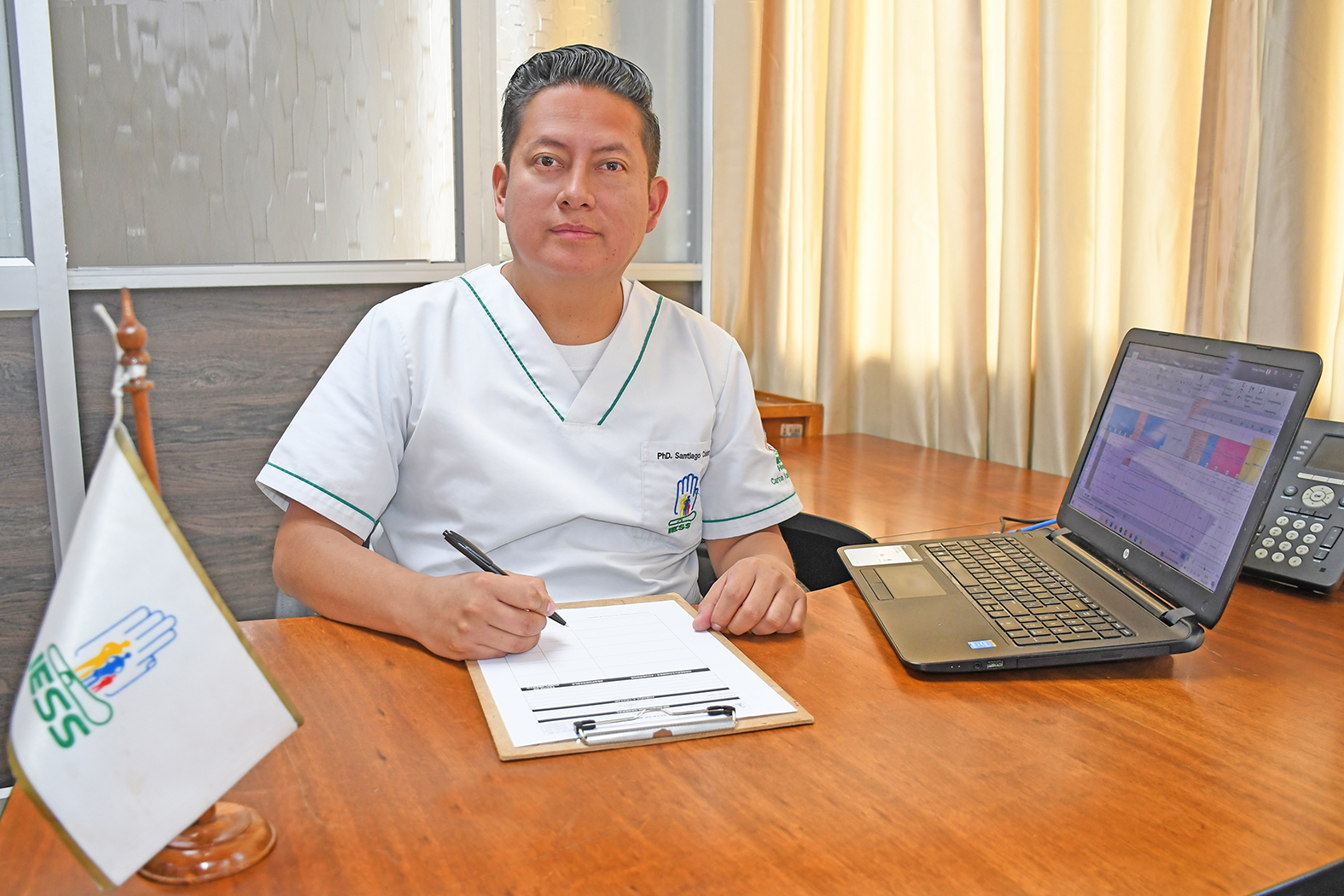 Lcdo_Santiago_Condor_Enfermeria_B